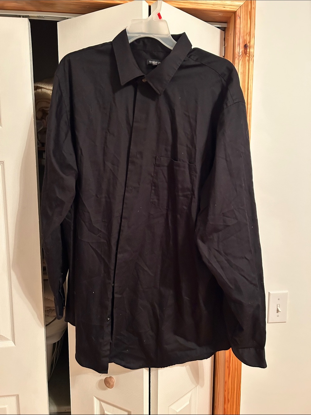 Van Heusen Men's Black Long Sleeve Button-Up Dress Shirt